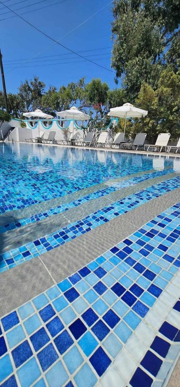 Hotel Palladion คาร์เทราดอส ภายนอก รูปภาพ